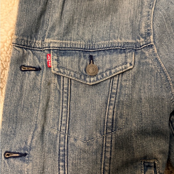 Levi’s Denim Jacket with Sherpa Lining - Picture 4 of 7